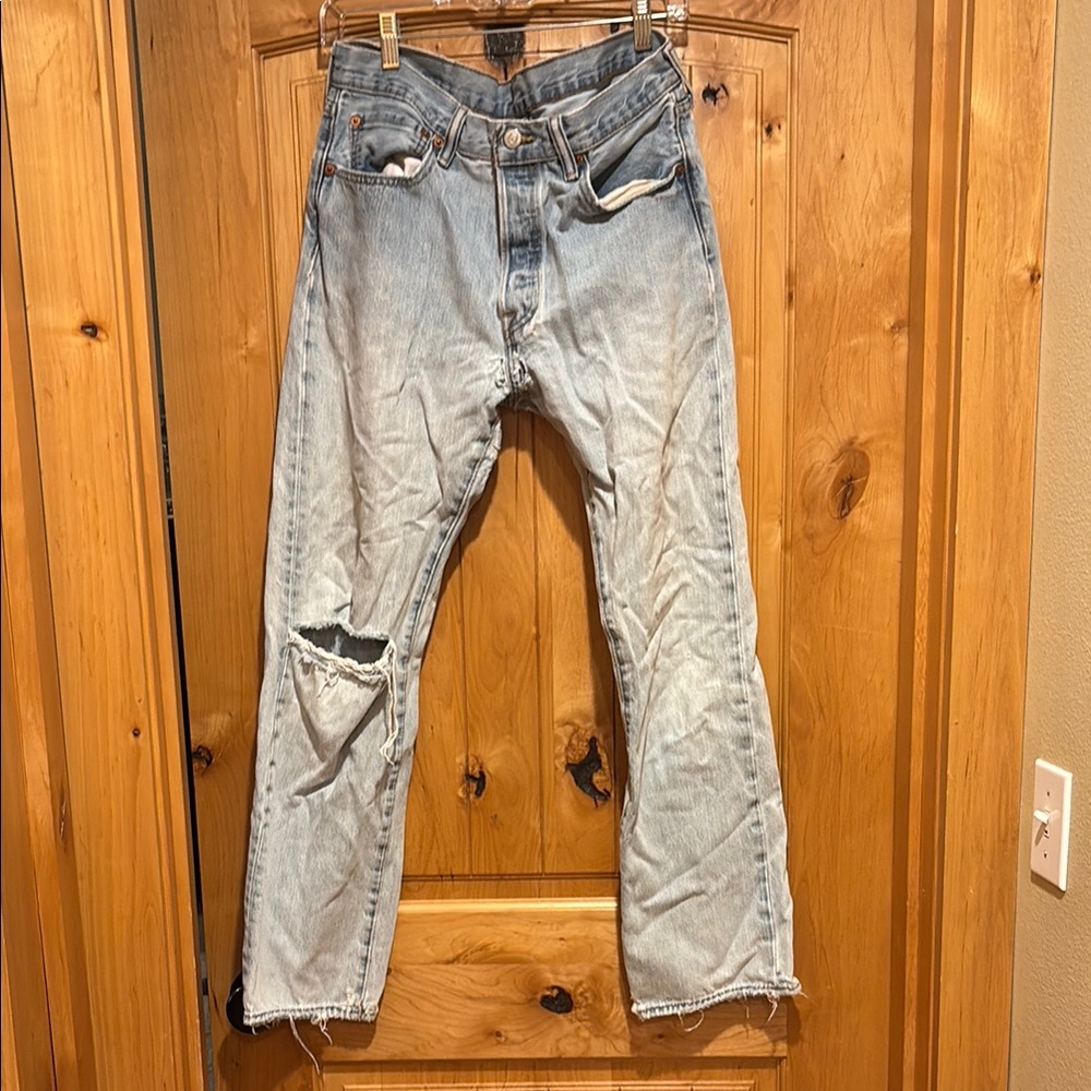 Light Blue Distressed Vintage Levi’s